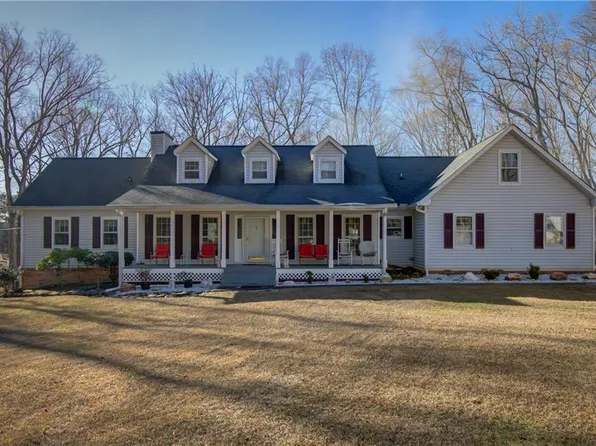 6450 Lake Sara Glen Dr, Douglasville, GA 30135