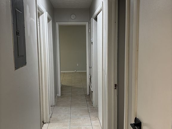 4th image of 7525 Sharbeth Dr S