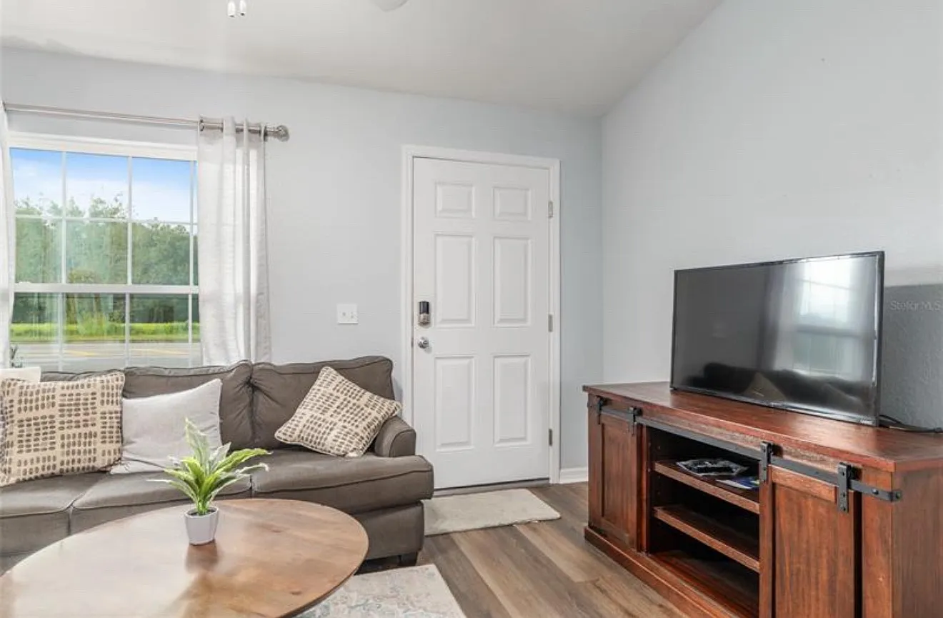 3 bed, 1278 sqft, $1,800 — Photo 4