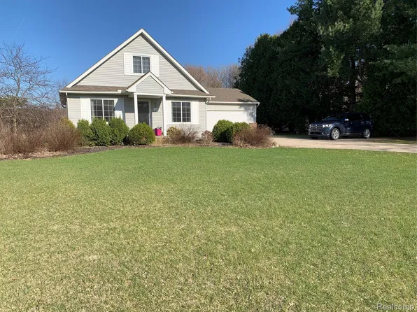 8164 N Genesee Rd, Mount Morris, MI 48458