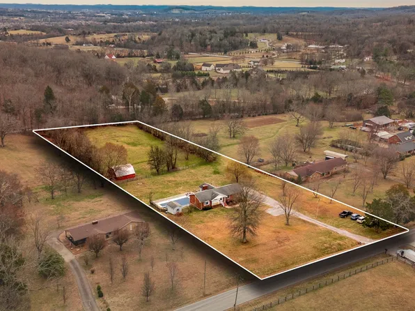 124 Hunters Ln, Hendersonville, TN 37075