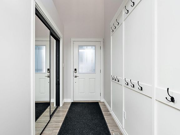4th image of 3893 Gallinger Loop NW