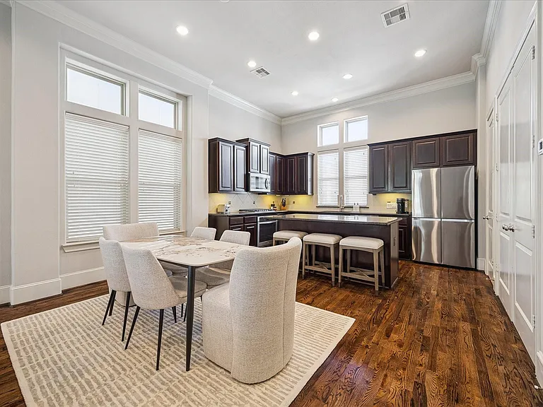 2048 Fannin Sta S — Photo 8