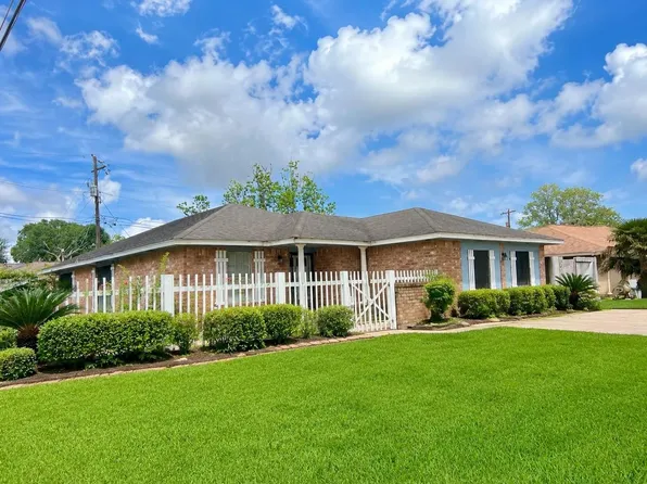 502 Saint Charles St, League City, TX 77573