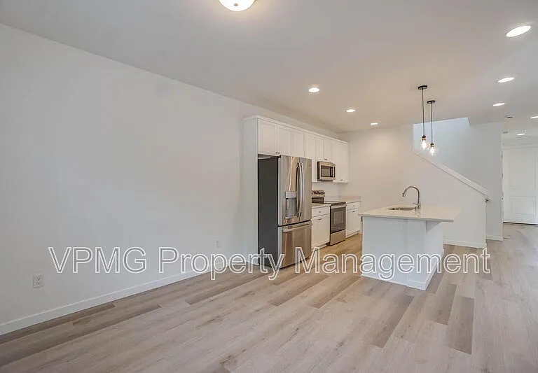 2301 SW 5th Pl — Photo 7