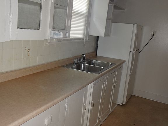 5th image of 5636 Olive St