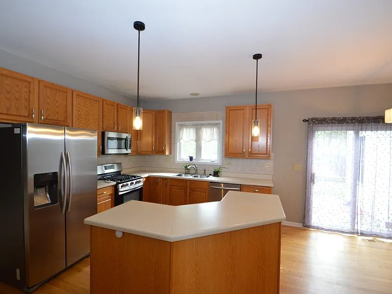 3301 Banford Cir — Photo 8