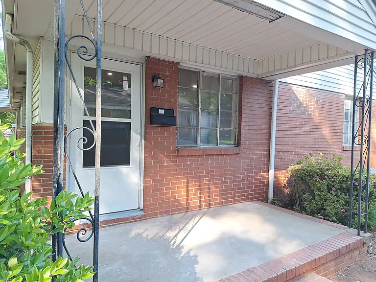 1916 Manteo Ct — Photo 18