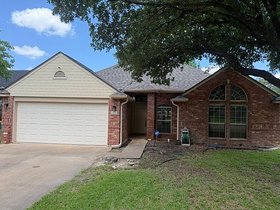 2nd image of 3012 Red Oak Dr