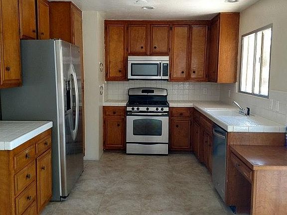 4th image of 7888 Amador Ave