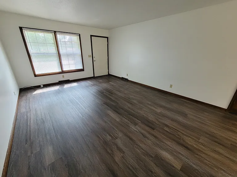 2 bed, 1.0 bath, $1,400 — Photo 9