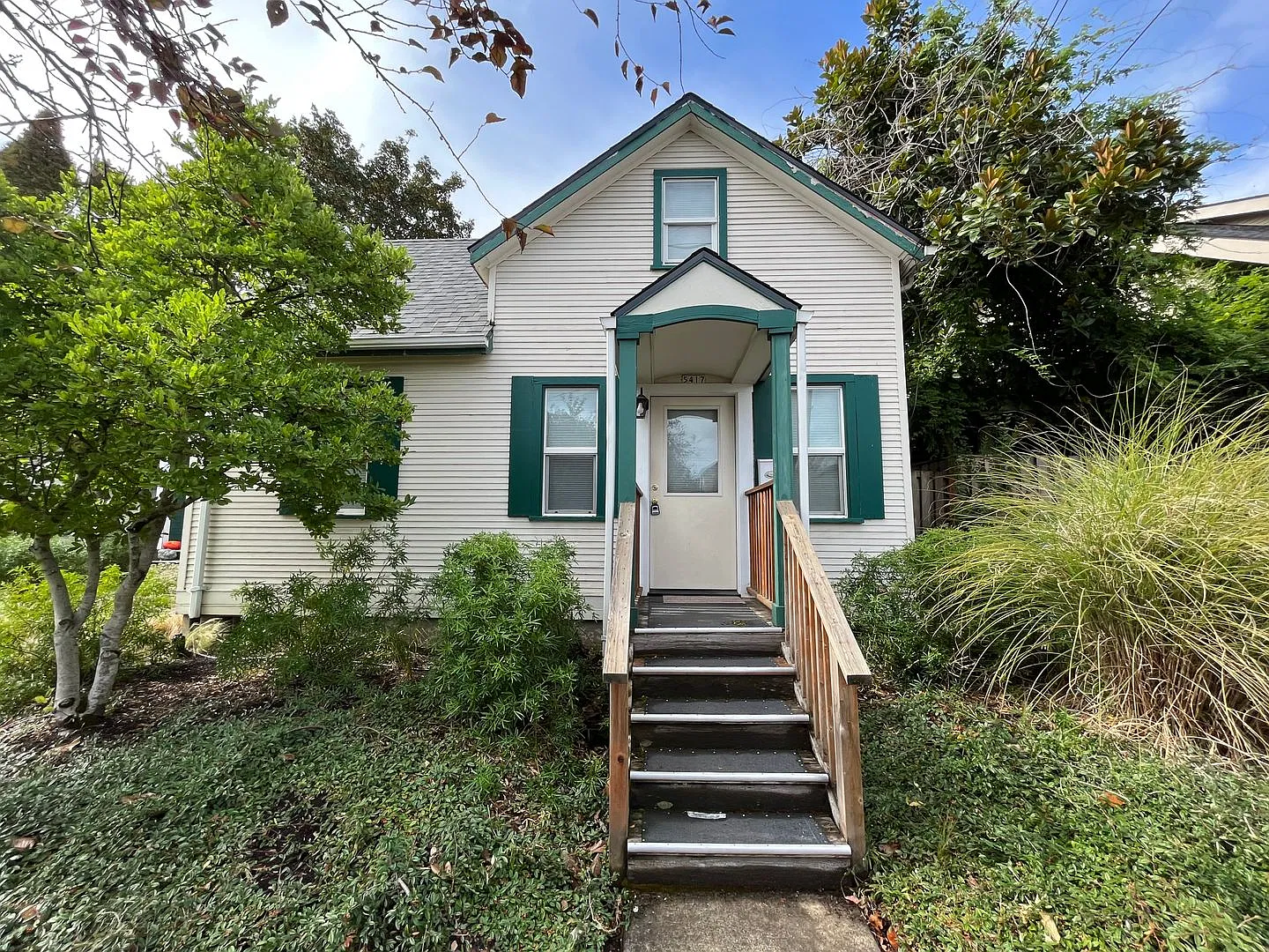 Charming 2Bd x 1Ba Unit in North Portland! Spacious Open Floor Plan Right Off I5!! — Photo 2