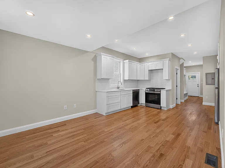 25 Richfield St #1 — Photo 3