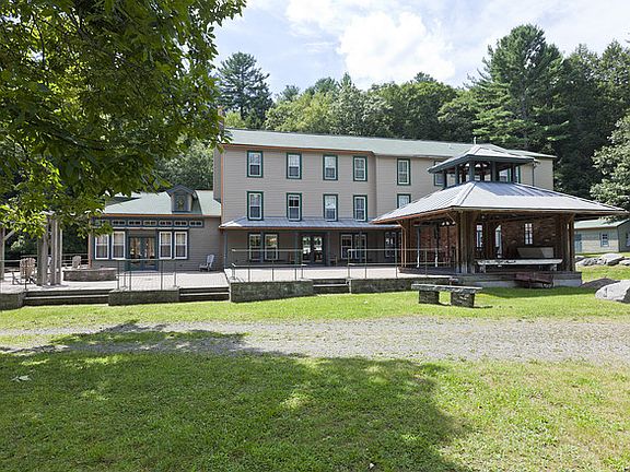 14-room, 16-bathroom hotel