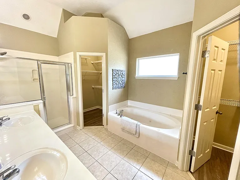 4835 Kings Forest Dr — Photo 10