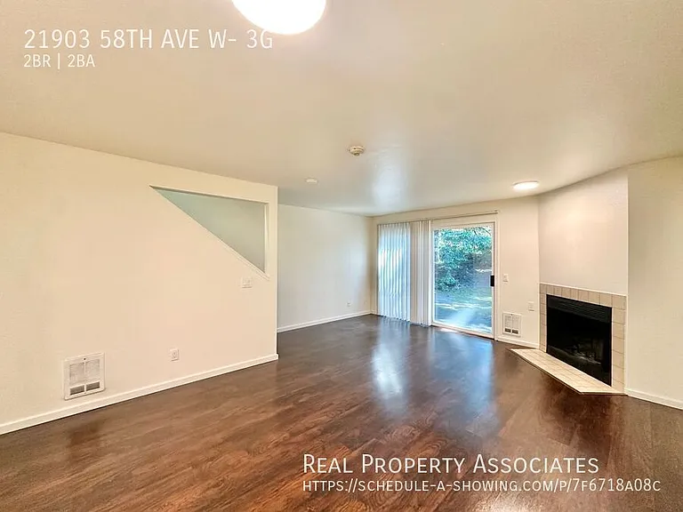 Hillcrest — Photo 37