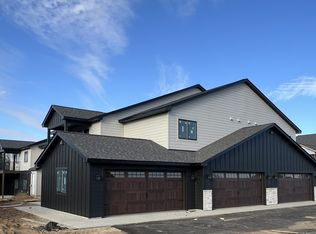 4835 Woodland Park Dr #5, Eau Claire, WI 54701