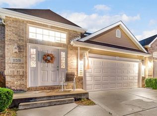 11205 Pike Pl, Winfield, IN 46307