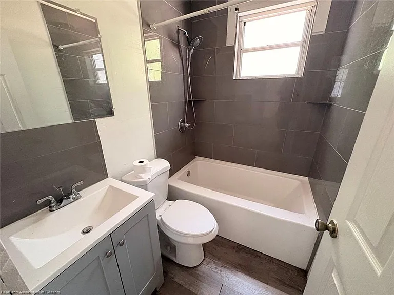 1616 Roseland Ave — Photo 5