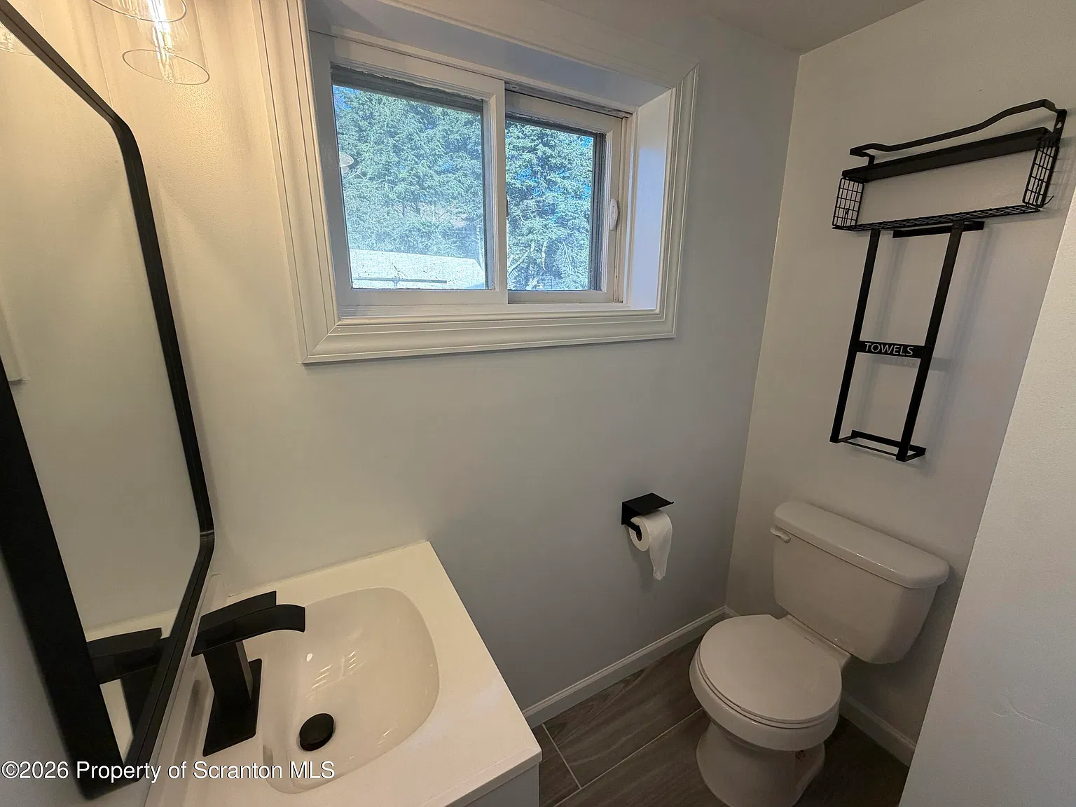 2 bed, 1.5 bath, 1100 sqft, $1,350 — Photo 2