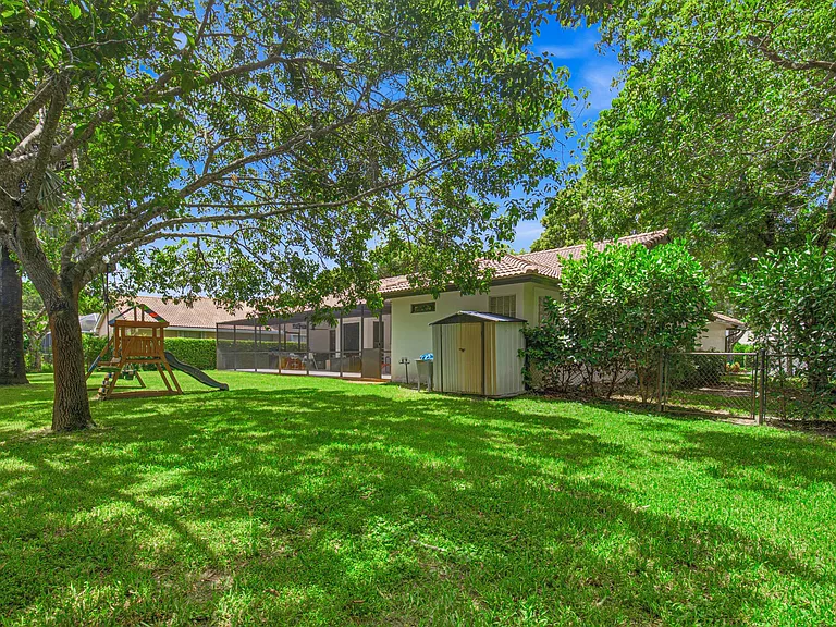 10027 NW 56th Ct — Photo 43