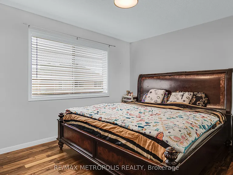 2420 Baintree Cres — Photo 26