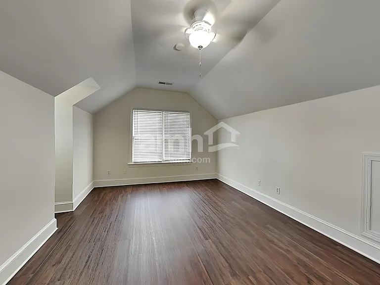 8005 Red Oaks Trl — Photo 10
