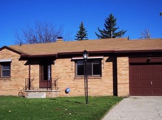 934 Dryer Farm Rd, Lansing, MI 48917