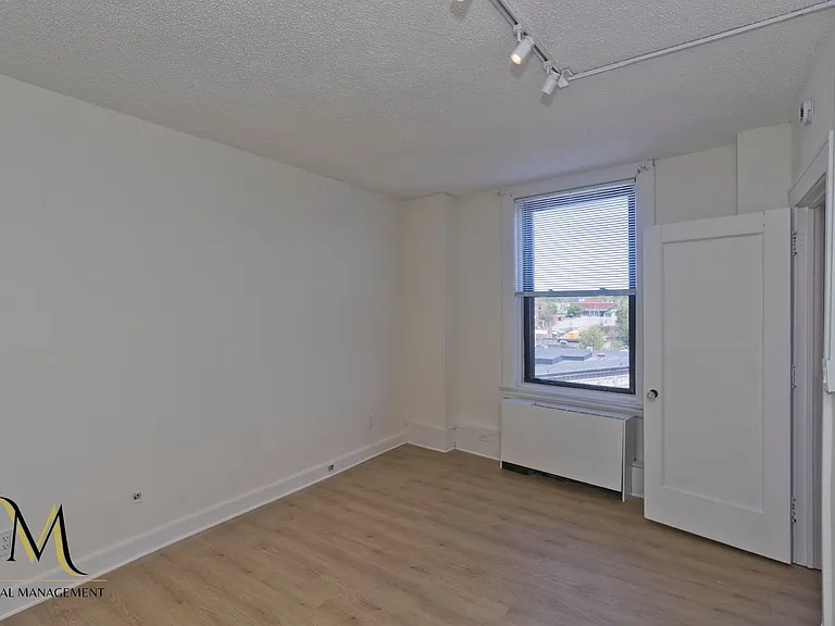 140 Chestnut St — Photo 12