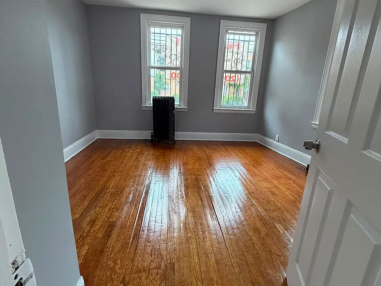 544 Grove St #2 — Photo 3