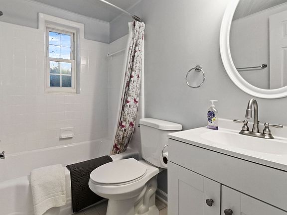 5th image of 2301 Farrington Ave APT 104