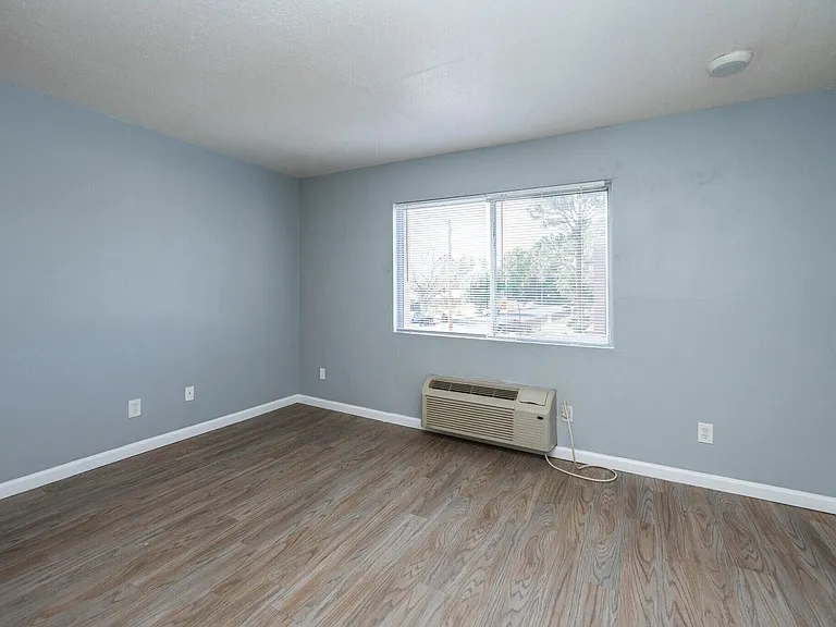 ALL UTILITIES INCLUDED $815 — Photo 20