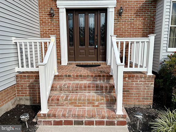 4th image of 216 Rolling Knoll Dr