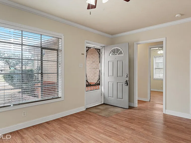2726 W Cavett Dr — Photo 3