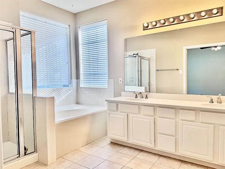 2123 Hollow Reef Cir — Photo 17