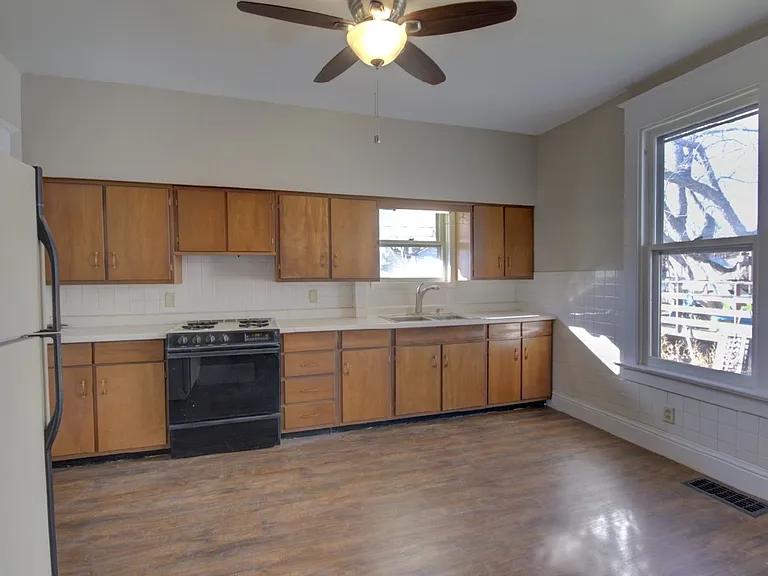 514 S Clark St — Photo 31