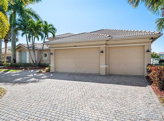 3 car garage and plenty of parking in driveway also.