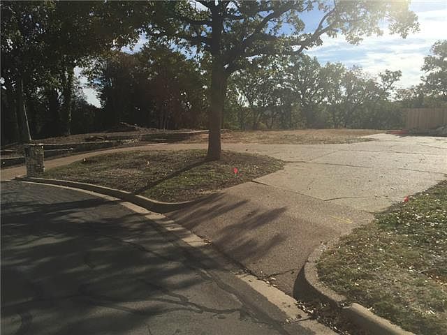 1st image of 2404 Arbor Oaks Dr