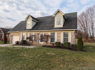 8425 Plum Valley Dr, Sellersburg, IN 47172