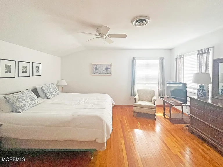 416 Salem Ave — Photo 8