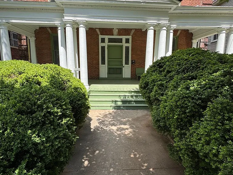 1308 Clay St — Photo 1
