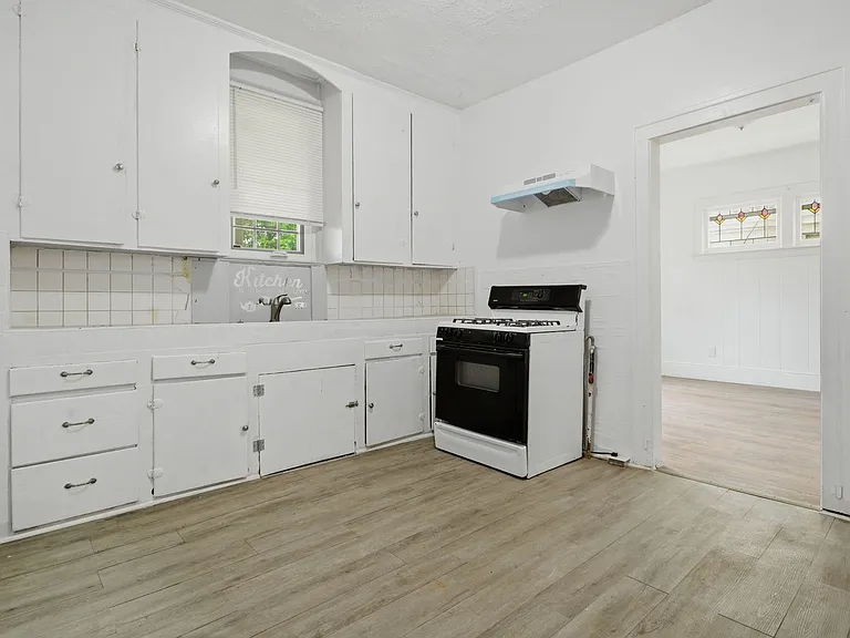 5045 Fairview St — Photo 5