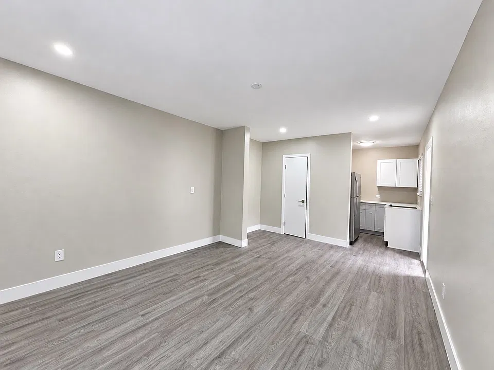 2377 NW 35th St Rear Studio - 01