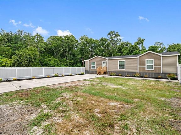 3rd image of 17151 Lemon St