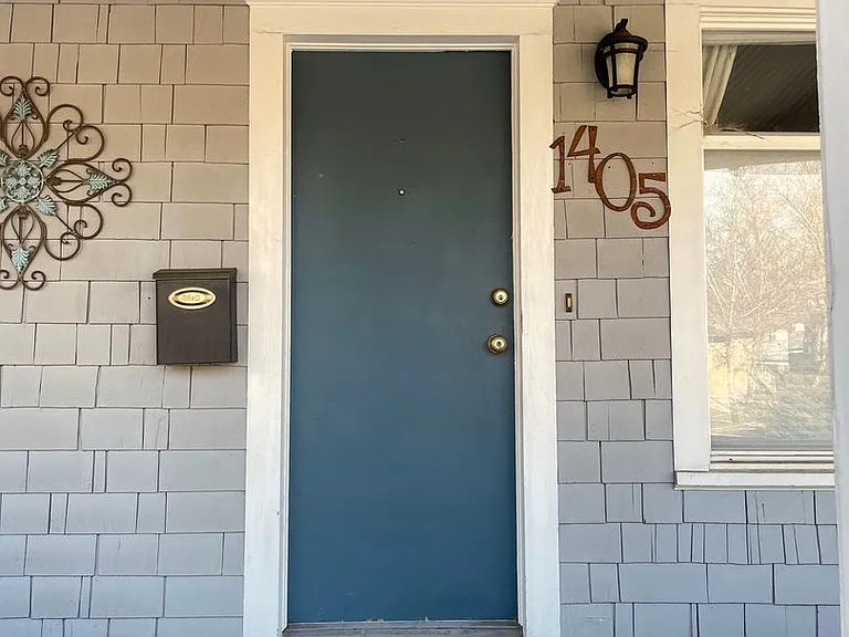1405 E Washington St — Photo 2