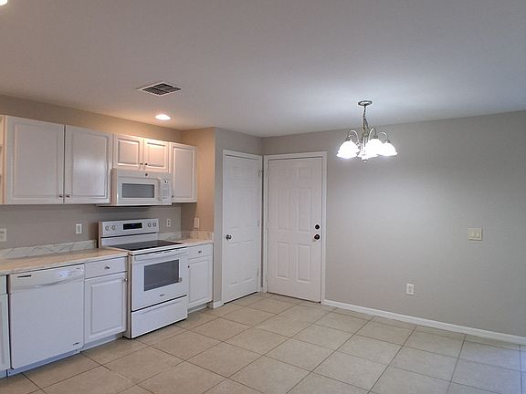 3rd image of 128 Pine Ln