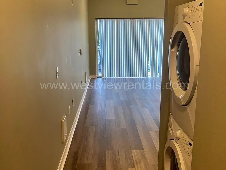 200 E Maple St — Photo 400