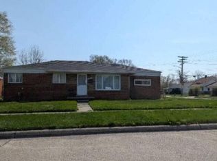 32206 Eastway St, Roseville, MI 48066
