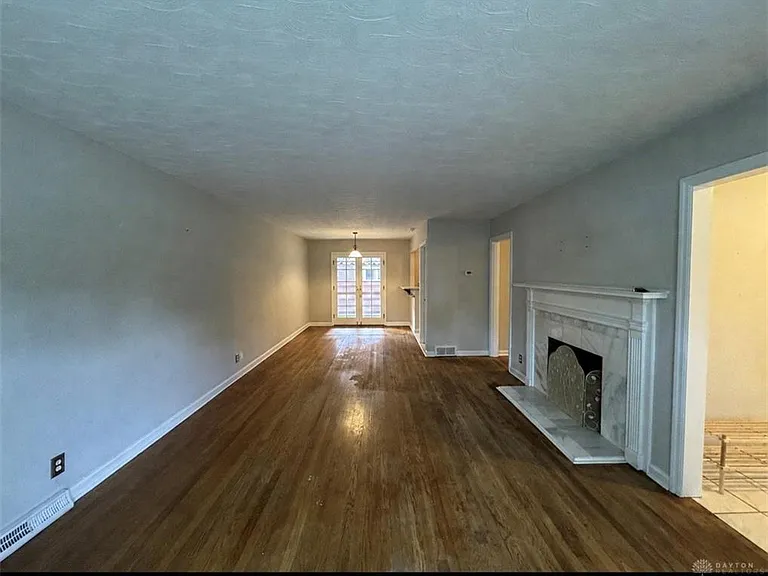 1260 Delaine Ave — Photo 2