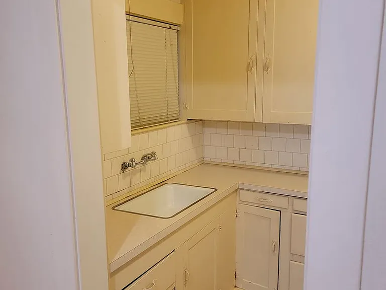 Avondale Apartments — Photo 40